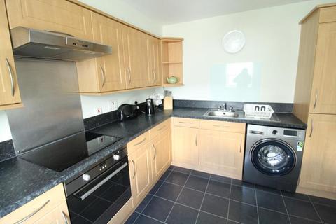 2 bedroom flat to rent, Sir William Wallace Wynd, Top Floor, AB24