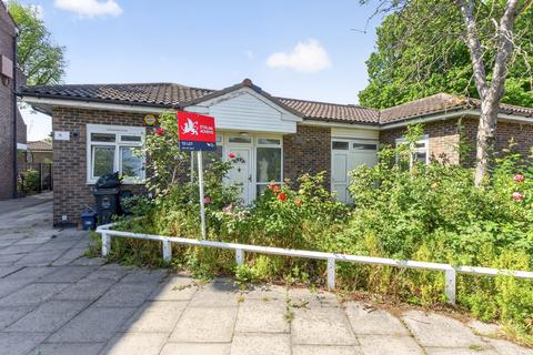 4 bedroom bungalow to rent, Mallard Close, Hackney, London, E9