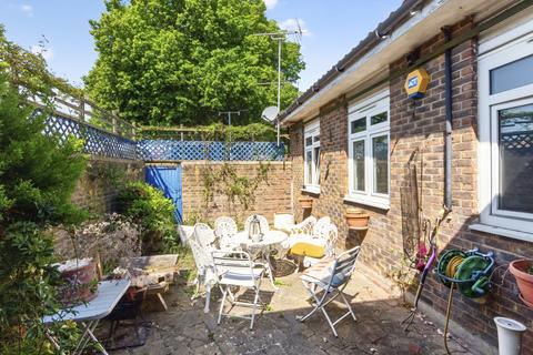 4 bedroom bungalow to rent, Mallard Close, Hackney, London, E9