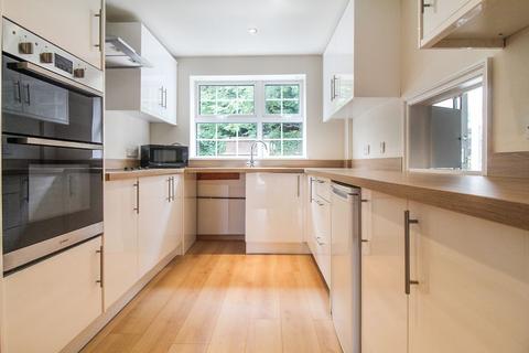4 bedroom detached house to rent, Lichfield Close, Kempston, Bedford