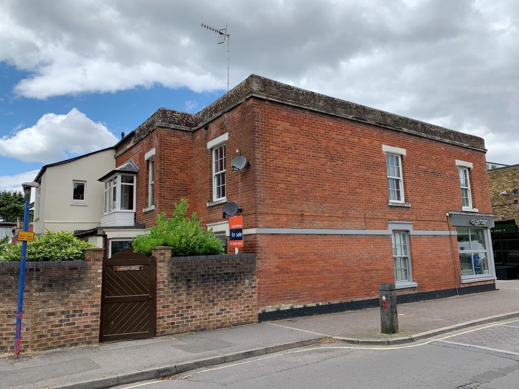 2 Meadow Flats, New Road, Hythe, Southampton 1 bed flat £100,000