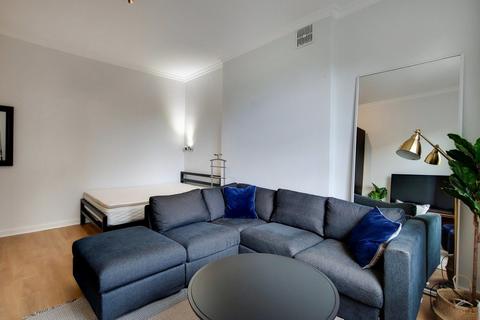 Studio to rent, Inverness Terrace, Bayswater W2