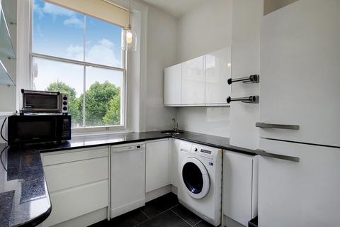 Studio to rent, Inverness Terrace, Bayswater W2