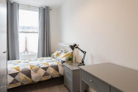 5 bedroom flat to rent, Aughton Street, Ormskirk