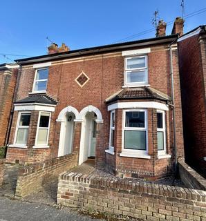 3 bedroom terraced house to rent, Gladstone Road, Tonbridge