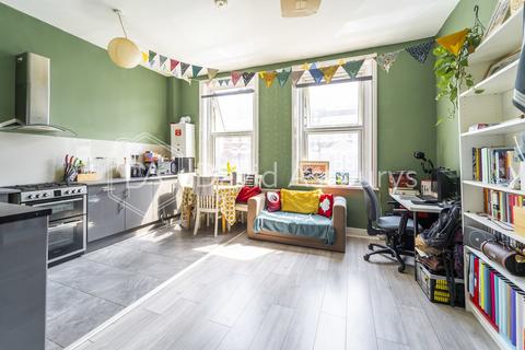 1 bedroom apartment to rent, Green Lanes, Finsbury Park, London