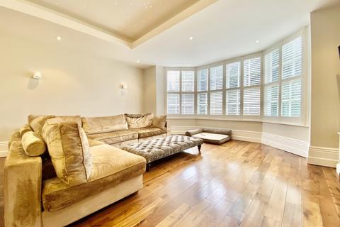 4 bedroom apartment to rent, Scarcroft Grange, Leeds