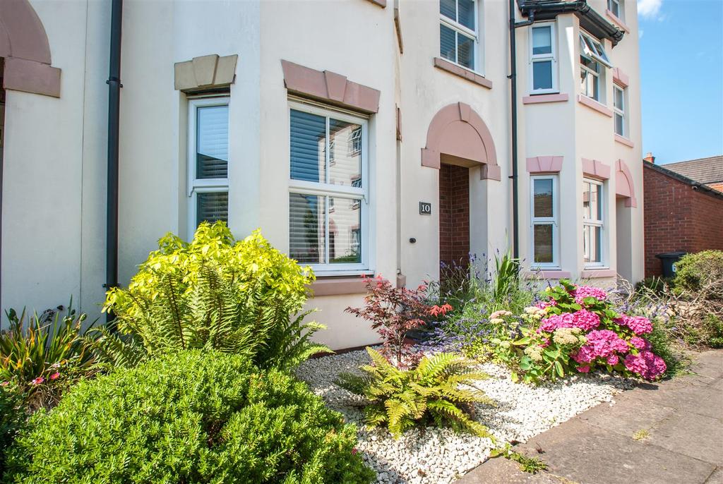 Colling Drive, Lichfield 5 bed townhouse £325,000