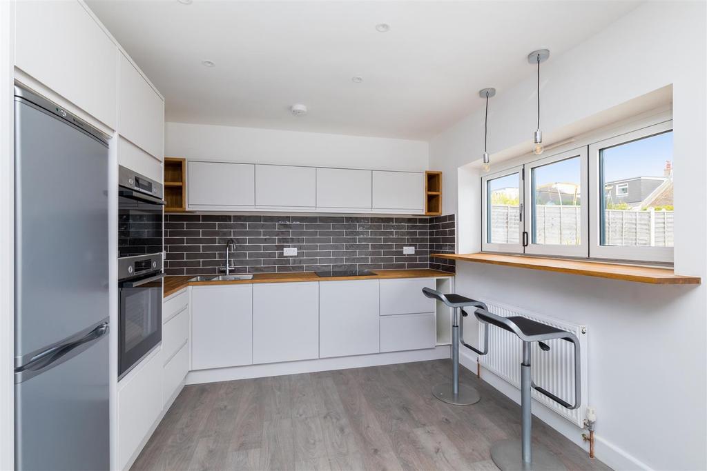 Thornhill Avenue, Patcham, Brighton 3 bed semidetached house £475,000