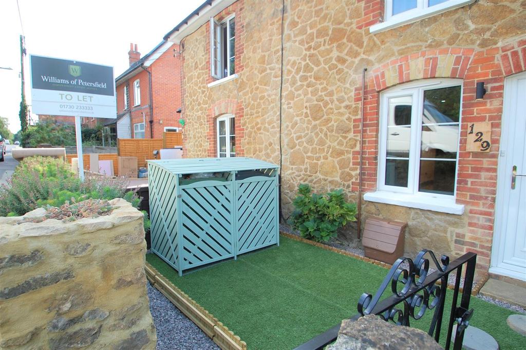 Forest Road, Liss Forest 3 bed terraced house £1,375 pcm (£317 pw)