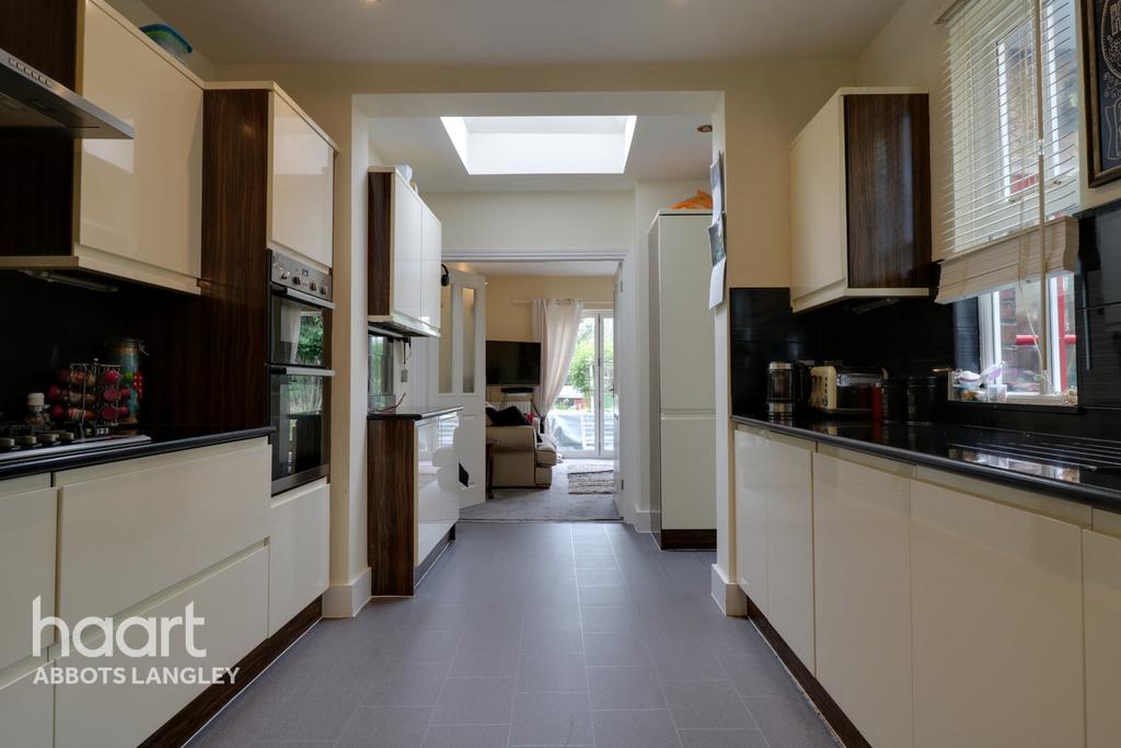 Hamilton Road, Kings Langley 3 bed semidetached house £520,000