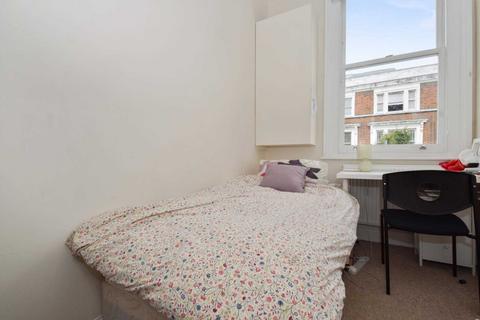 2 bedroom flat to rent, Hazlitt Road, Olympia London W14 0JY