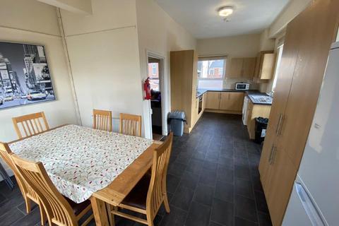 1 bedroom in a flat share to rent, 106a High Rd, Beeston, NG9 2LF