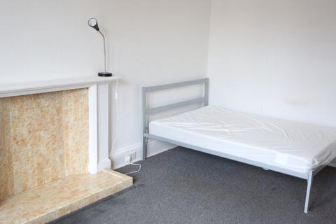 3 bedroom flat to rent, Thirlestane Road, Marchmont, Edinburgh, EH9