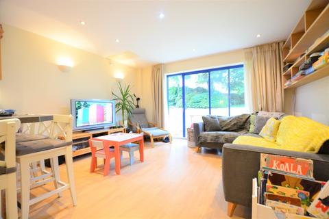 2 bedroom flat to rent, Temple Gardens, Brighton, BN1