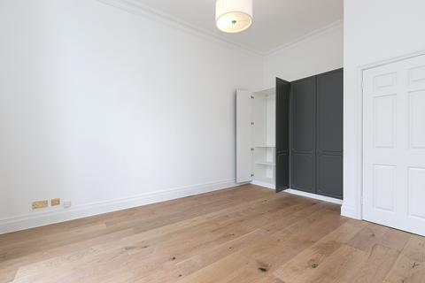 3 bedroom maisonette to rent, London SW10