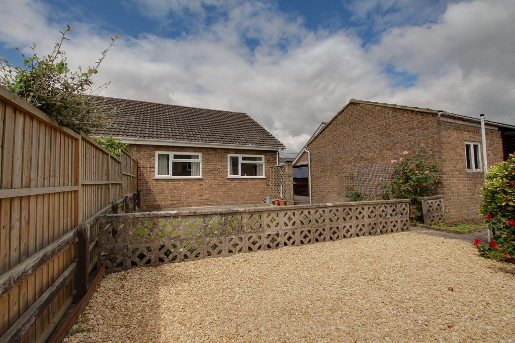 SHEPTON MALLET 2 bed semidetached bungalow for sale £215,000