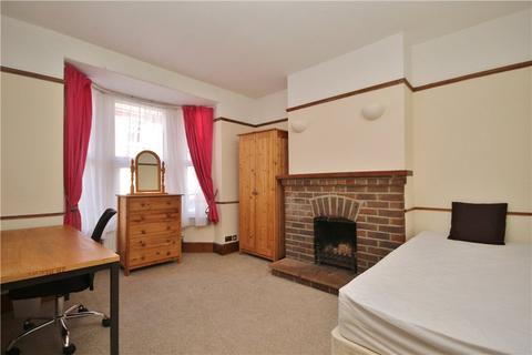 4 bedroom semi-detached house to rent - Acacia Road, Guildford, Surrey, GU1