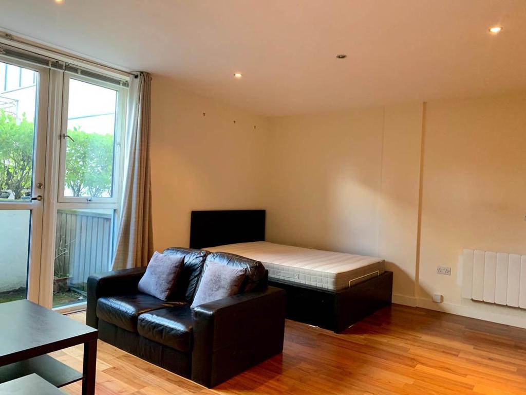 Admiral House, 3842 Newport Road, Cardiff Studio £625 pcm (£144 pw)
