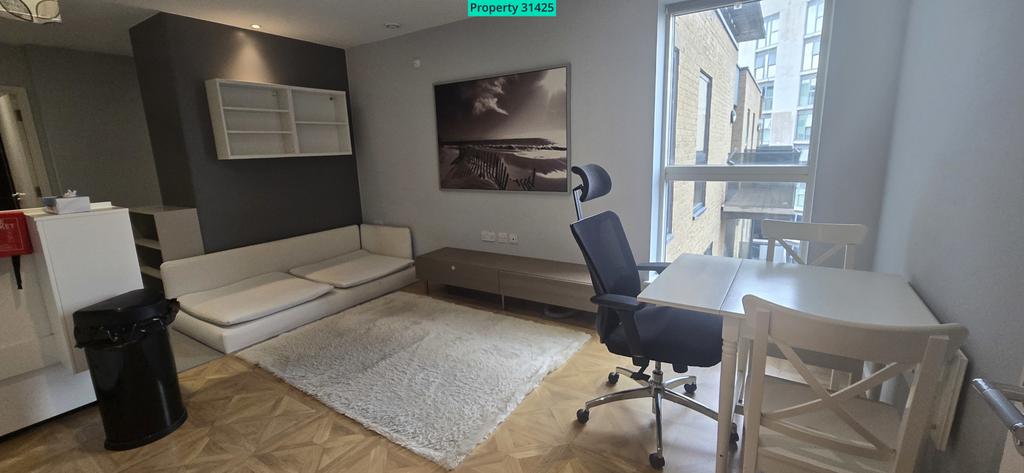 Apartment in Brighton, Round Hill - More