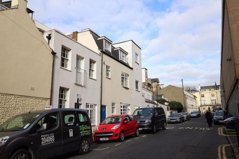 2 bedroom maisonette to rent, Queensbury Mews, Brighton