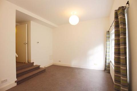 2 bedroom maisonette to rent, Queensbury Mews, Brighton