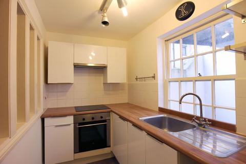 2 bedroom maisonette to rent, Queensbury Mews, Brighton