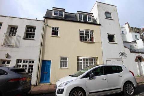 2 bedroom maisonette to rent, Queensbury Mews, Brighton