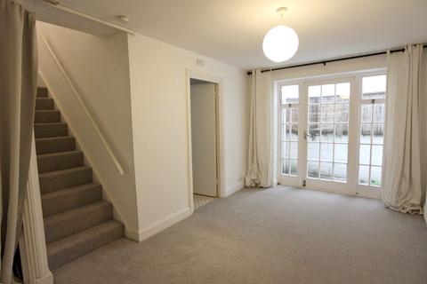 2 bedroom maisonette to rent, Queensbury Mews, Brighton