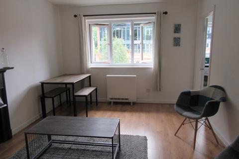 2 bedroom flat to rent, Simmons Court, Whalley Range, Manchester. M16 8ES