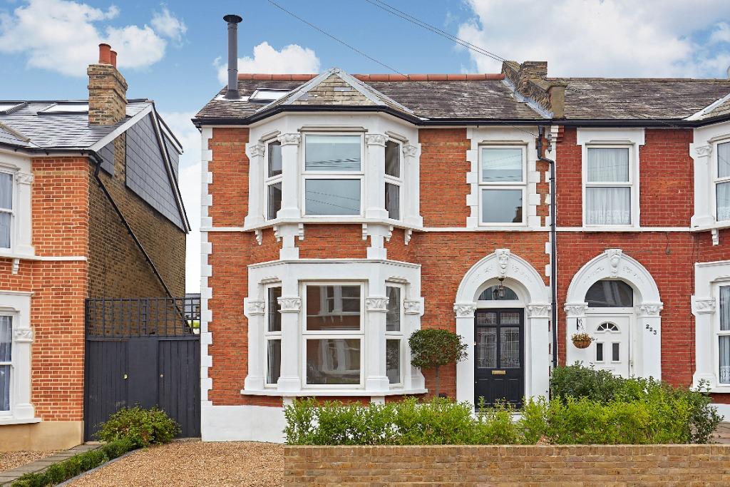Minard Road, Catford, London, SE6 4 bed end of terrace house £3,500