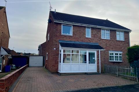 3 bedroom semi-detached house to rent, Third Avenue, Grantham, NG31