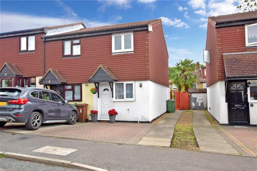 Mapleton Road, Chingford 2 bed end of terrace house £335,000