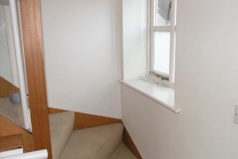 2 bedroom flat to rent, Adcocks Close Loughborough LE11 1HZ