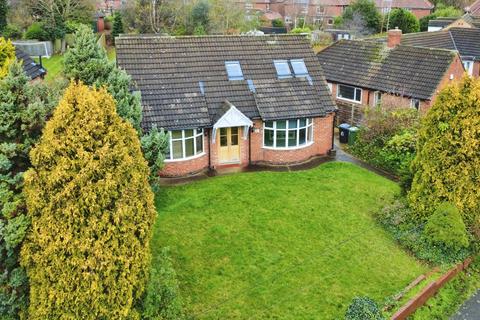 4 bedroom detached house to rent, Newlands Drive, Acomb, York, YO26