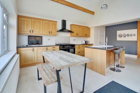 4 bedroom detached house to rent, Newlands Drive, Acomb, York, YO26