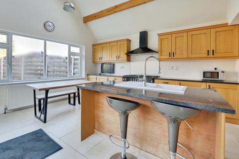 4 bedroom detached house to rent, Newlands Drive, Acomb, York, YO26