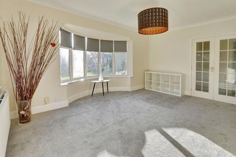 4 bedroom detached house to rent, Newlands Drive, Acomb, York, YO26