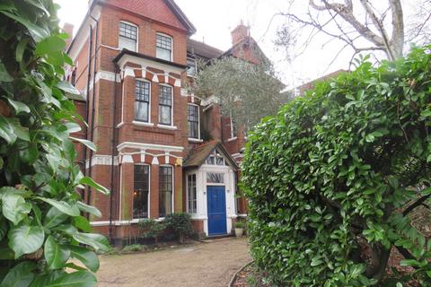 1 bedroom in a flat share to rent, Shepherds Hill, Highgate, N6
