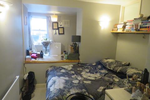 1 bedroom in a flat share to rent, Shepherds Hill, Highgate, N6