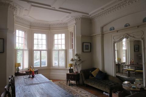1 bedroom in a flat share to rent, Shepherds Hill, Highgate, N6