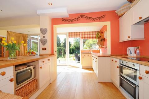 3 bedroom semi-detached house to rent, Greenway,  Chesham,  HP5