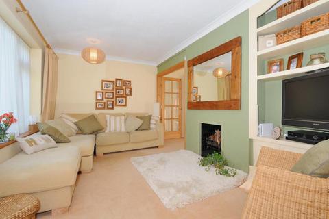 3 bedroom semi-detached house to rent, Greenway,  Chesham,  HP5