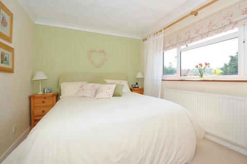 3 bedroom semi-detached house to rent, Greenway,  Chesham,  HP5