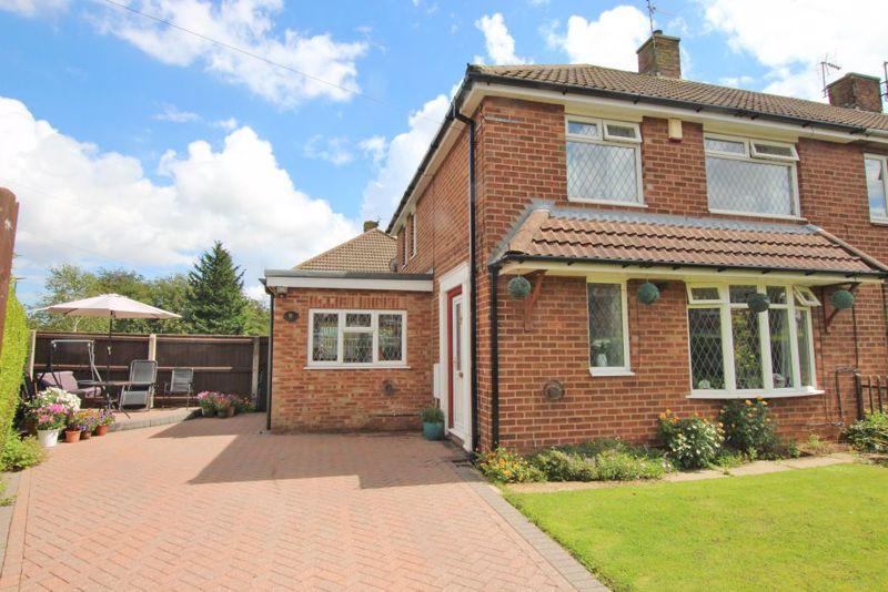 EDGE AVENUE, GRIMSBY 3 bed end of terrace house £132,000