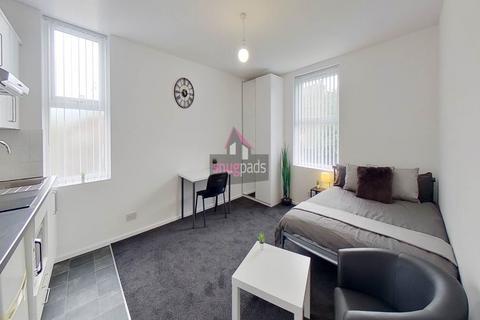 Studio to rent, Bedsit Room Gildabrook Road, Salford, Manchester