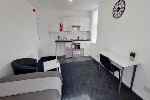 Studio to rent, Bedsit Room Gildabrook Road, Salford, Manchester