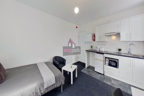 Studio to rent, Bedsit Room Gildabrook Road, Salford, Manchester