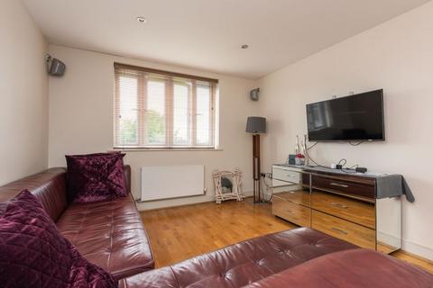 2 bedroom apartment to rent, Brooklands Road, Weybridge