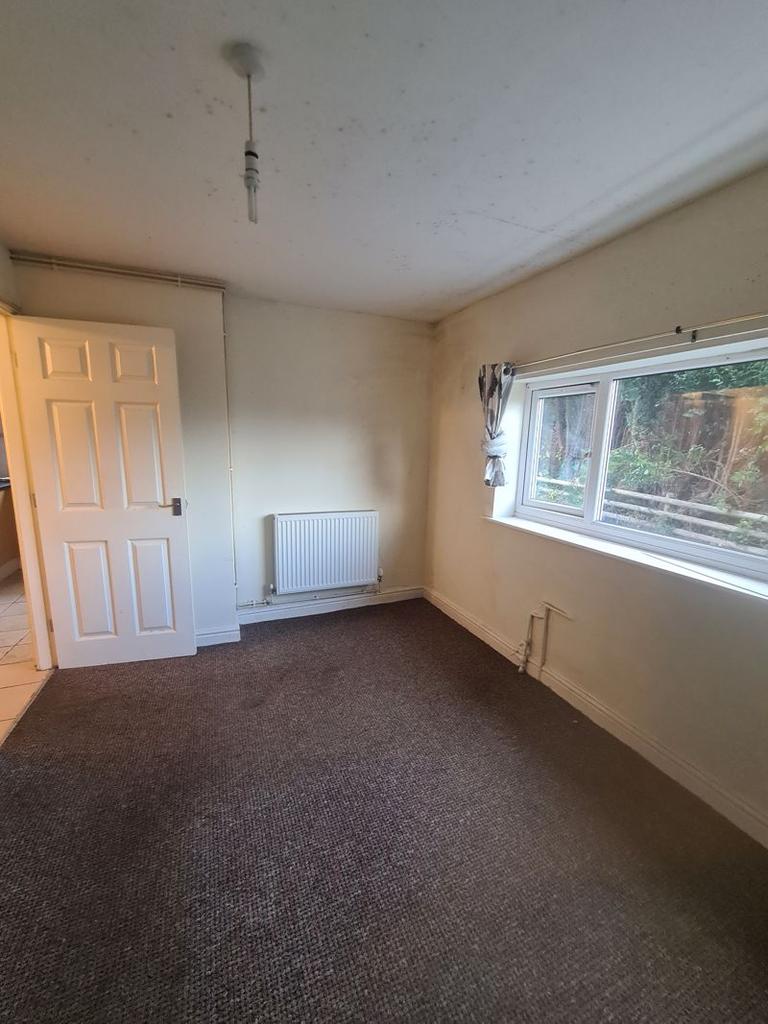 Ground Floor flat, 1A Glan Aber 1 bed apartment £425 pcm (£98 pw)